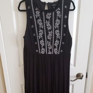 NWOT Torrid Black Embroidered Maxi Dress size 1